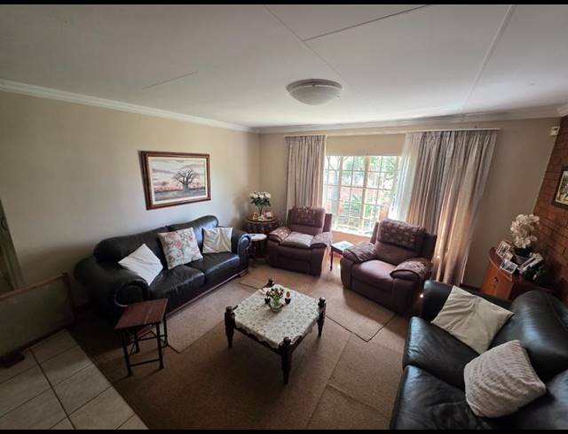 3 BEDROOM HOUSE FOR SALE IN MONTANA PARK